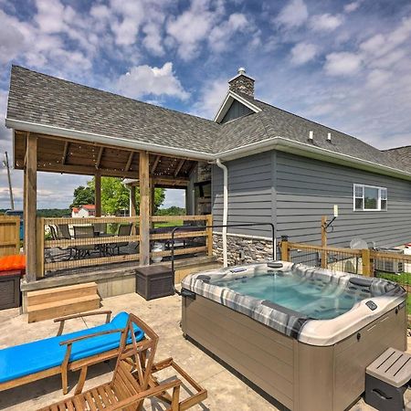 فيلا Chic Williamstown Retreat With Pool And Hot Tub! المظهر الخارجي الصورة