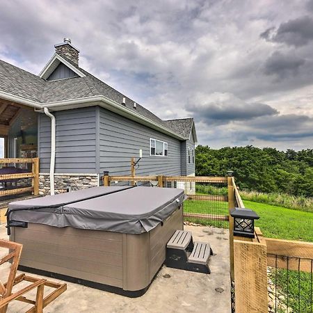 فيلا Chic Williamstown Retreat With Pool And Hot Tub! المظهر الخارجي الصورة