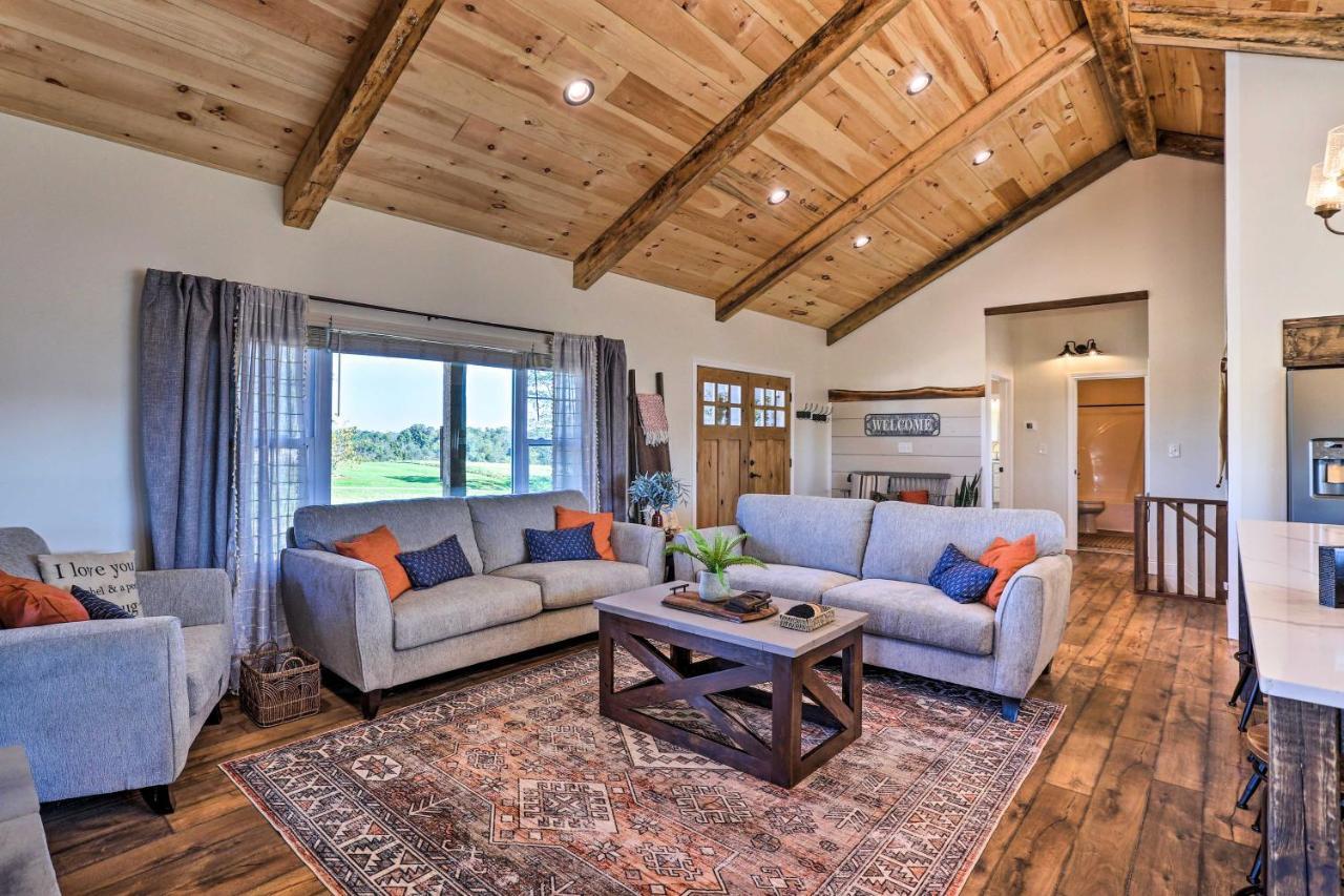فيلا Chic Williamstown Retreat With Pool And Hot Tub! المظهر الخارجي الصورة
