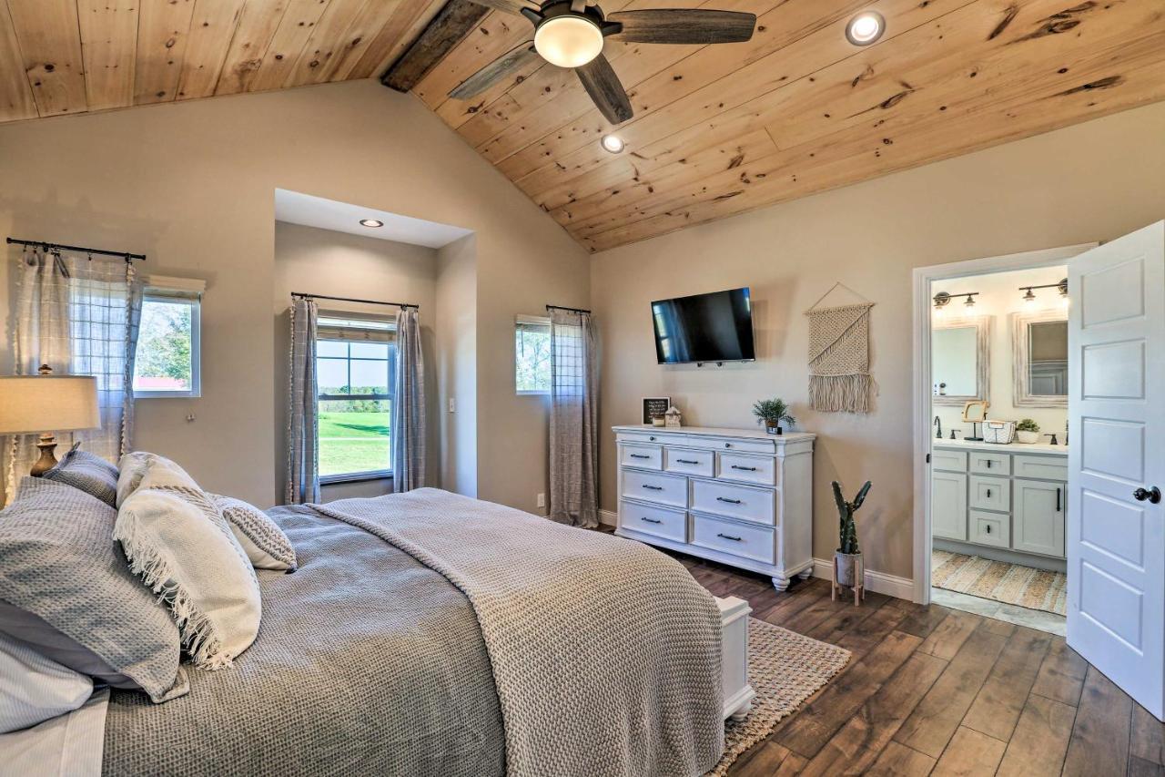 فيلا Chic Williamstown Retreat With Pool And Hot Tub! المظهر الخارجي الصورة
