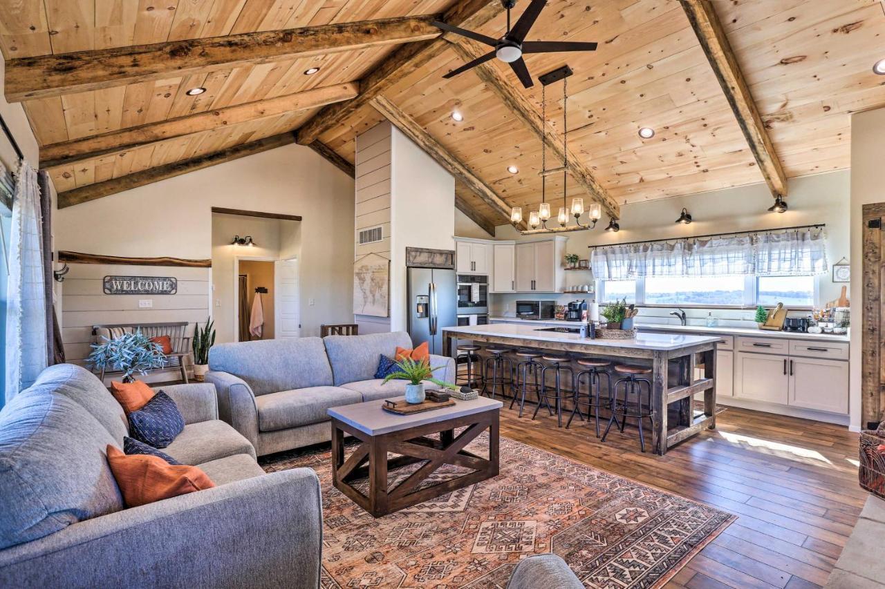 فيلا Chic Williamstown Retreat With Pool And Hot Tub! المظهر الخارجي الصورة
