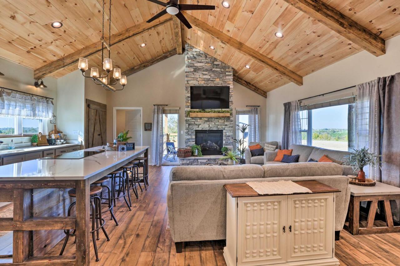 فيلا Chic Williamstown Retreat With Pool And Hot Tub! المظهر الخارجي الصورة