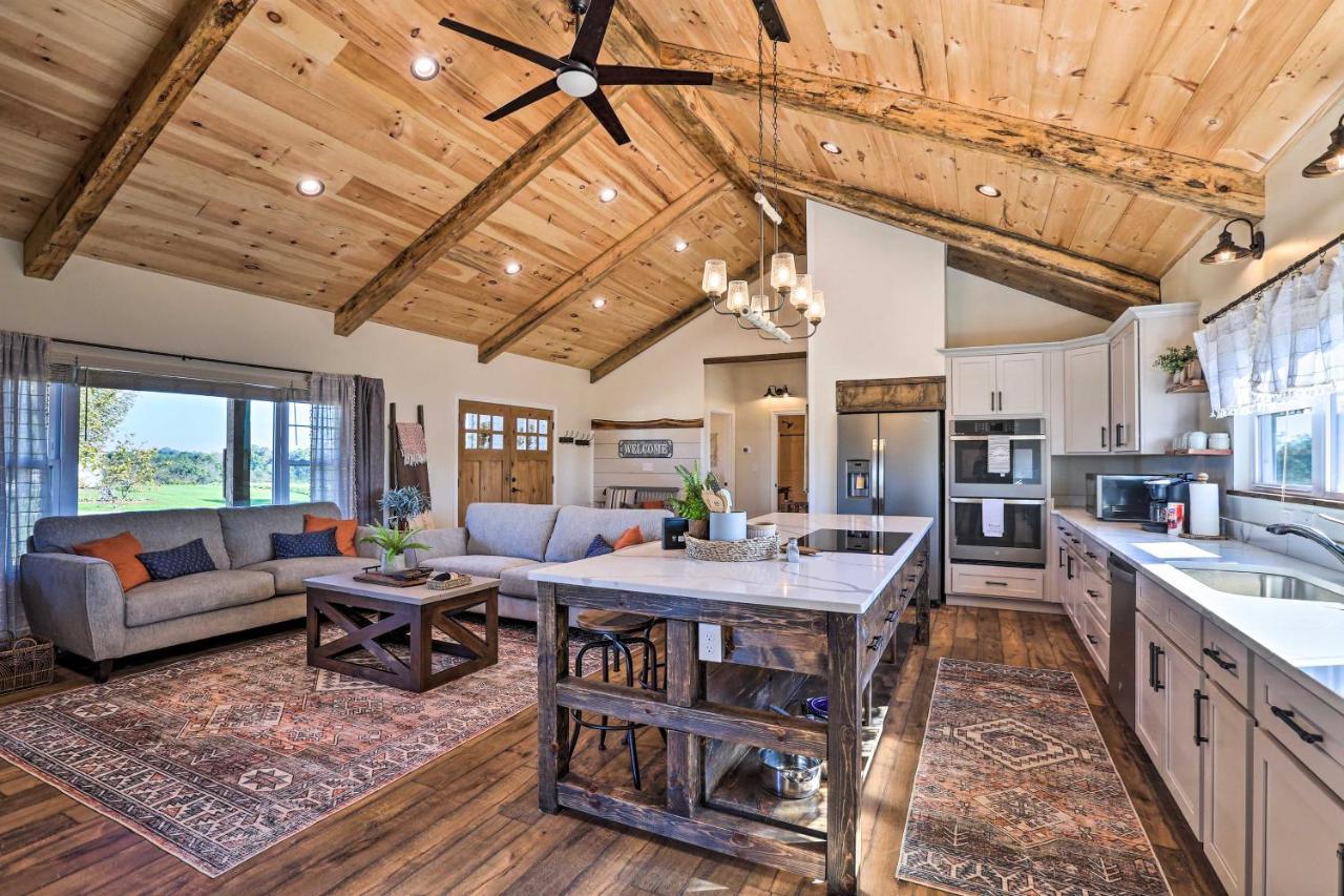 فيلا Chic Williamstown Retreat With Pool And Hot Tub! المظهر الخارجي الصورة