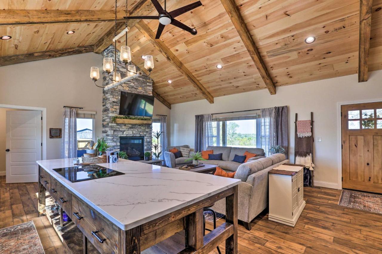 فيلا Chic Williamstown Retreat With Pool And Hot Tub! المظهر الخارجي الصورة