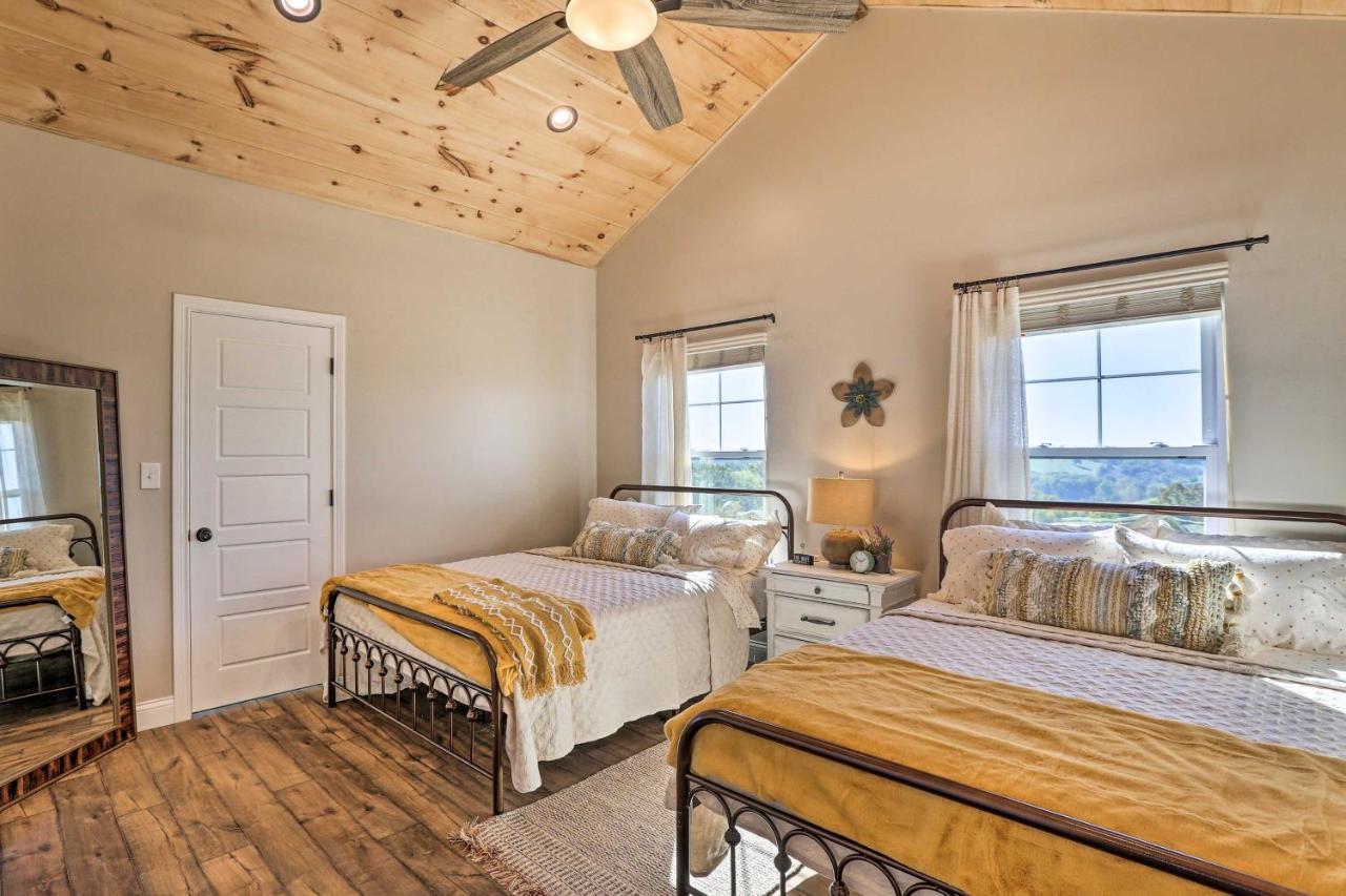 فيلا Chic Williamstown Retreat With Pool And Hot Tub! المظهر الخارجي الصورة