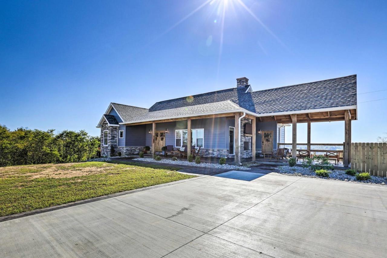فيلا Chic Williamstown Retreat With Pool And Hot Tub! المظهر الخارجي الصورة