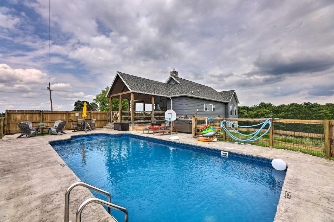 فيلا Chic Williamstown Retreat With Pool And Hot Tub! المظهر الخارجي الصورة