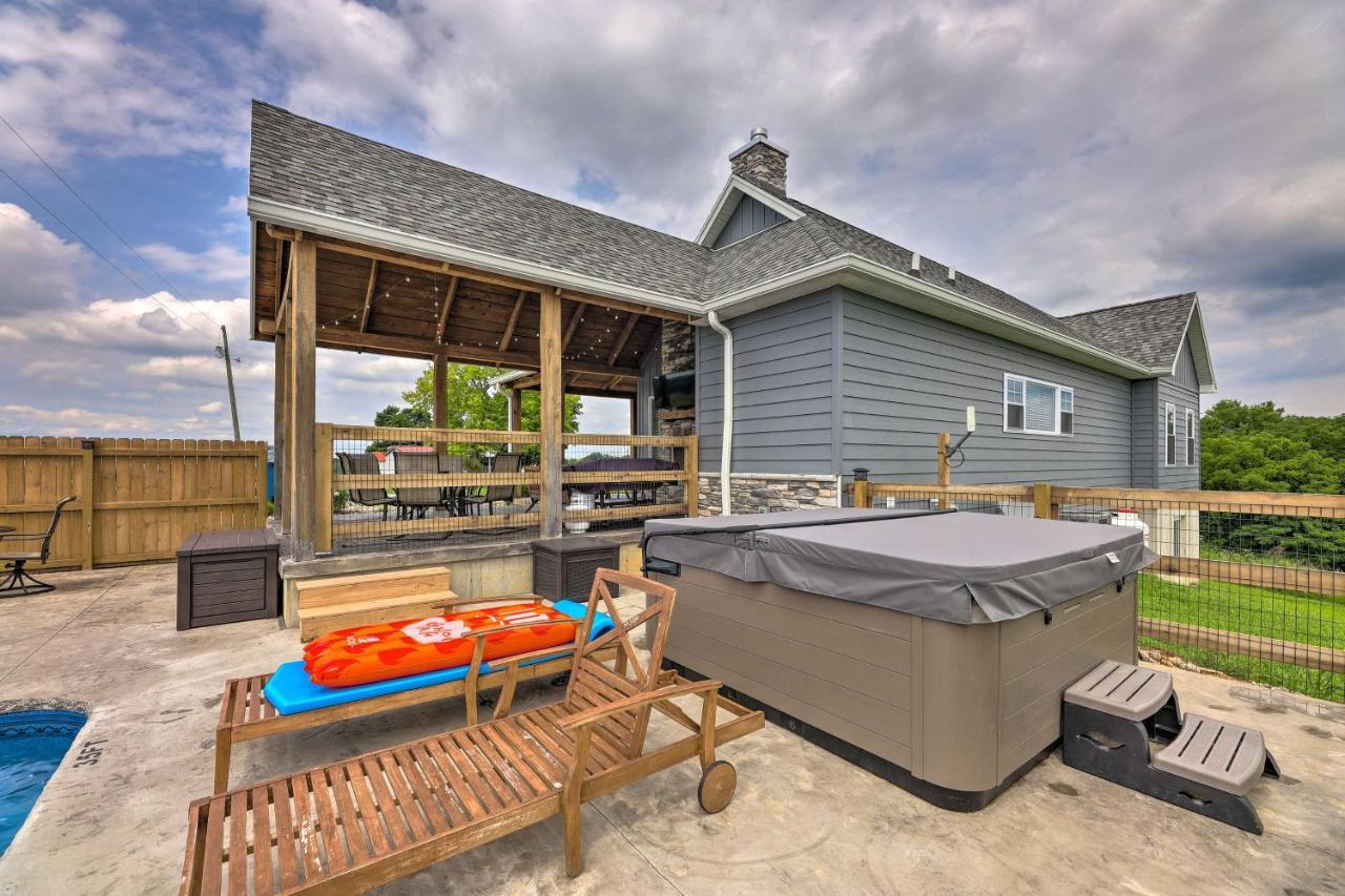 فيلا Chic Williamstown Retreat With Pool And Hot Tub! المظهر الخارجي الصورة