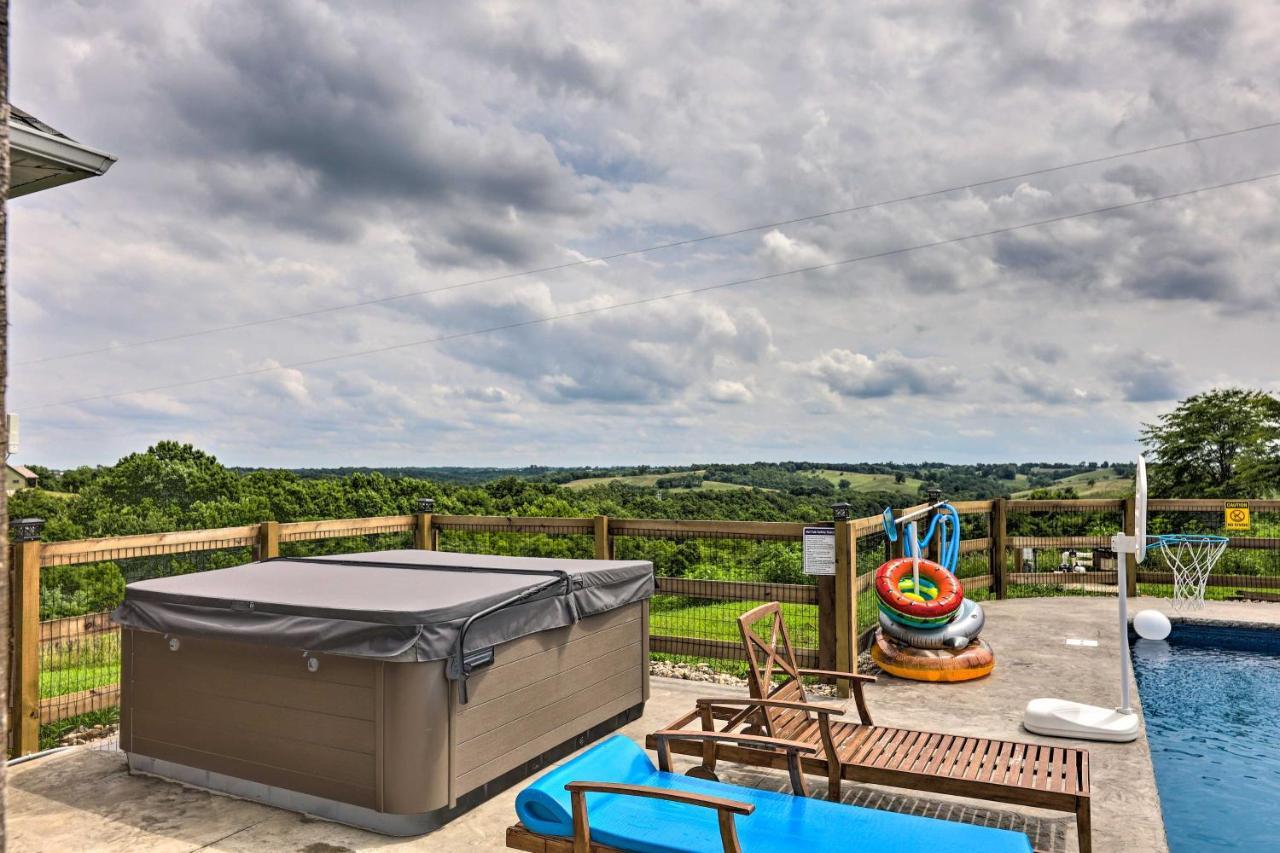 فيلا Chic Williamstown Retreat With Pool And Hot Tub! المظهر الخارجي الصورة