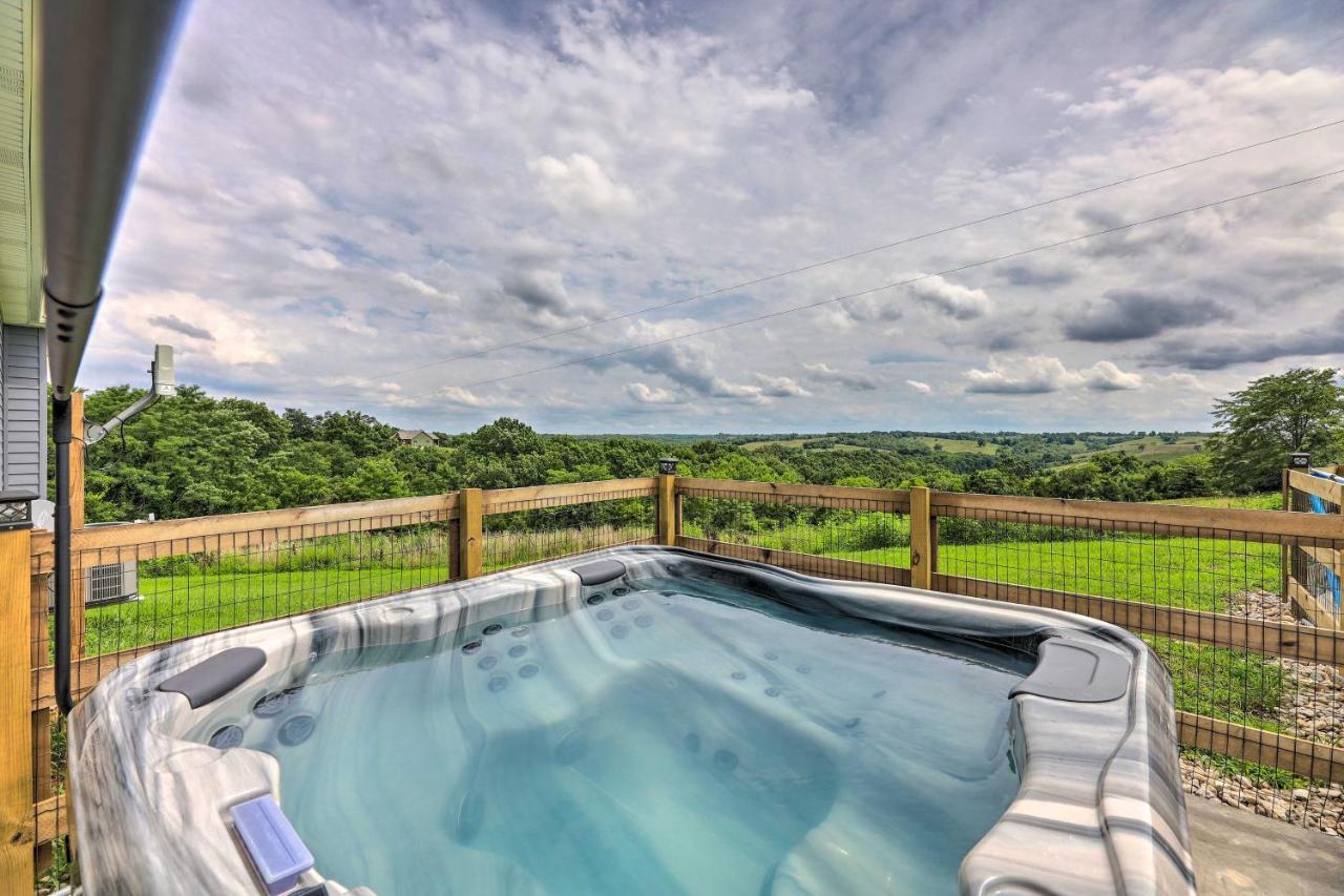 فيلا Chic Williamstown Retreat With Pool And Hot Tub! المظهر الخارجي الصورة