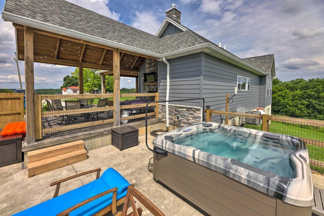 فيلا Chic Williamstown Retreat With Pool And Hot Tub! المظهر الخارجي الصورة