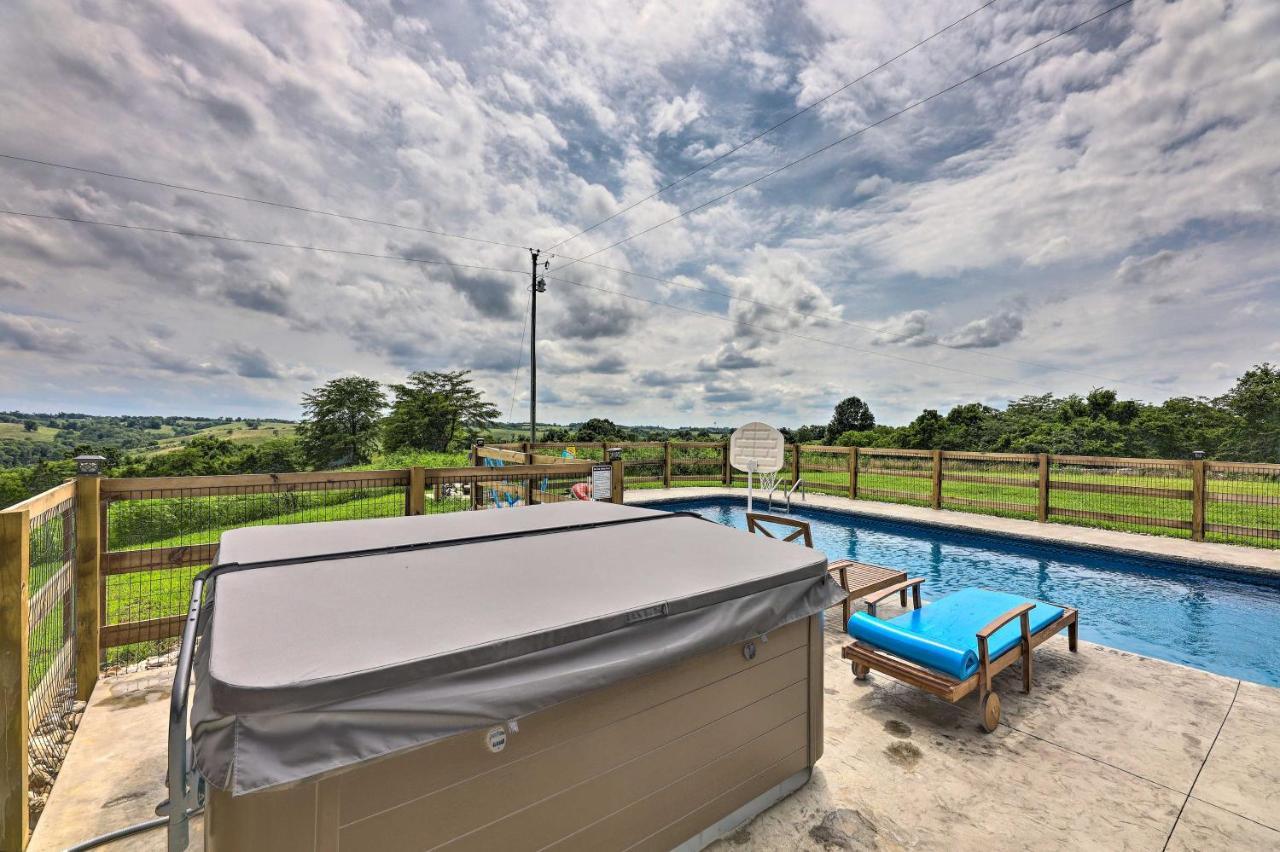 فيلا Chic Williamstown Retreat With Pool And Hot Tub! المظهر الخارجي الصورة